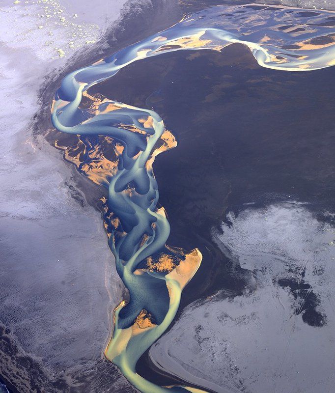 исландия Про небольшую цветную речку на южном побережье Исландии фото превью