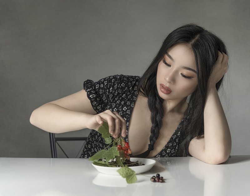 fine art , постановочная фотография ,жанровый портрет, губы , portrait  фото превью