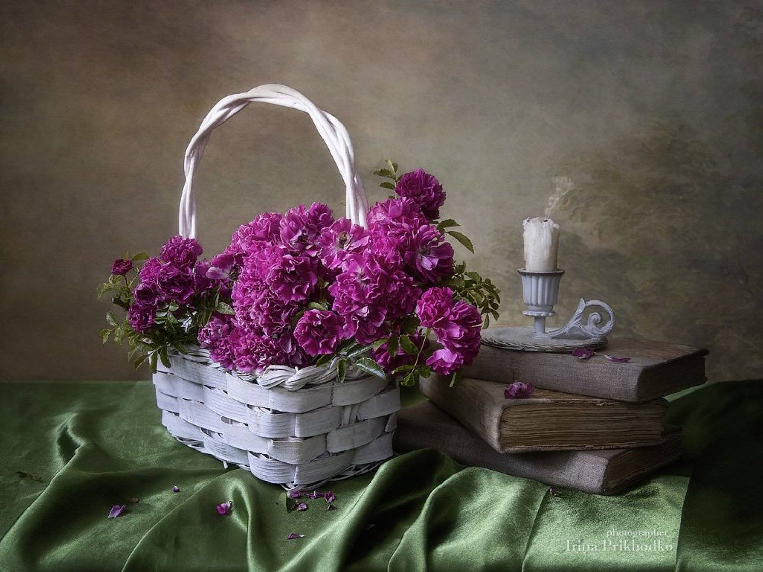 натюрморт, плетистые розы, книги, настроение, ретро, винтаж, свеча, Ирина Приходько