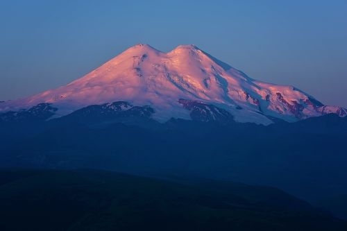 Его Величество-Эльбрус на рассвете