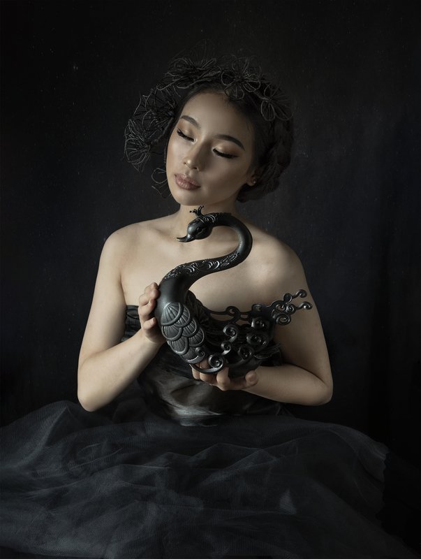 fine art , постановочная фотография ,жанровый портрет, губы , portrait  фото превью