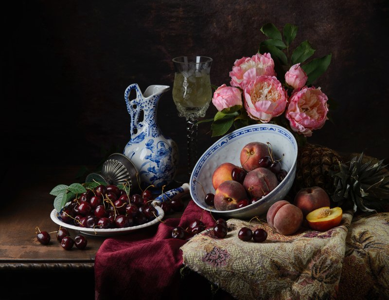 С вином и фруктами фото превью