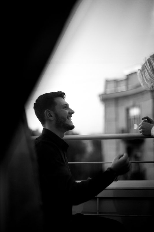 новобрачные, предложение, репортаж, черное, белое, девушка, парень, балкон, фотосессия  фото превью