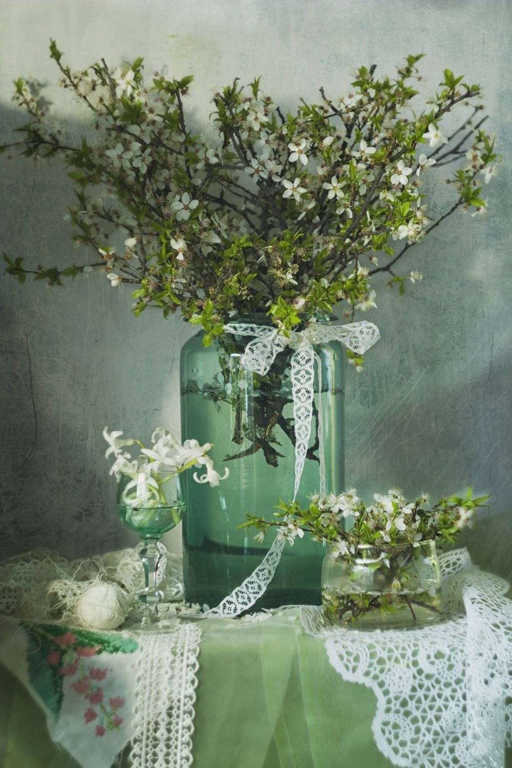 цветущее веточки, банка, стекло, весна, бокал, весна. вышивка, Лионелла Зимина