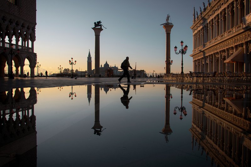 Walking in Venice фото превью