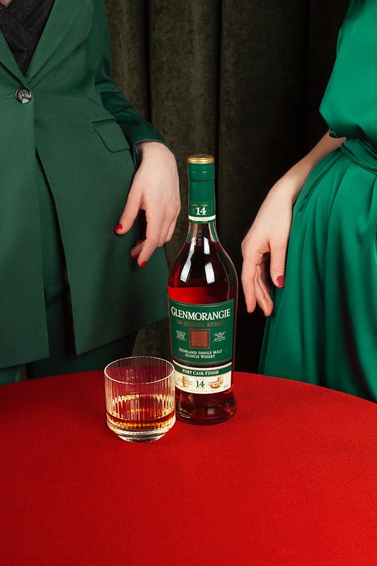 натюрморт, части, тела, рекламная, съемка, напитки, ресторан, красный, зеленый, девушки  фото превью