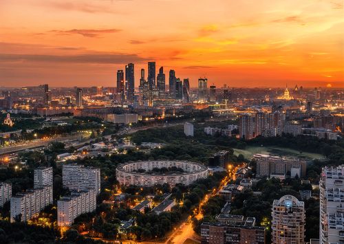 Круглый дом и Москва Сити