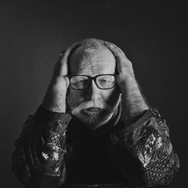 мужской портрет монохром чернобелое постановка  фото превью