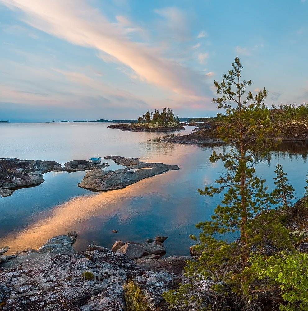 ладожское озеро, карелия, шхеры, лето, остров, гранит, рассвет, небо, облака, вода, сосна, дерево, берег, острова, лодка, отражение,, Лашков Фёдор