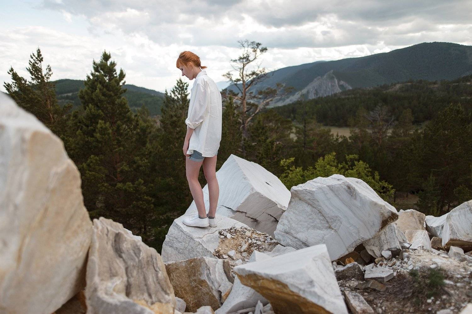 девушка, sigma, art, 24a, sigma24, природа, камни, рубашка, горы, скалы, деревья, небо, портрет, рыжая, Роман Золотой