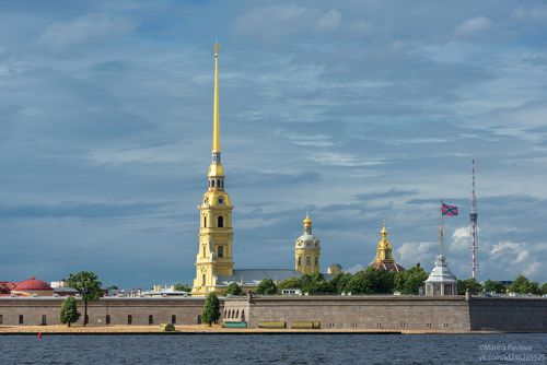 Летняя Петропавловская крепость...
