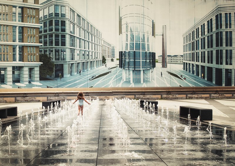 лето, вода, фонтан, дети, жара Лето - это маленькая жизнь... фото превью