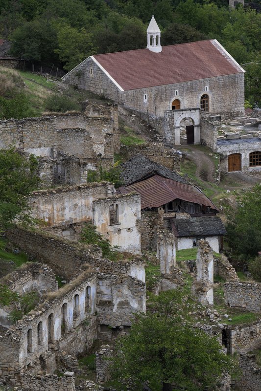 пейзаж, архитектура, средневековье, история, руины, дома, церковь, вера, религия, арцах, нагорный карабах, армения, гадрут, тох, тог, туг, закавказье, утро, горы, склон, путешествие, башня, колокольня, крыши, стены, дома, село Церковь Сурб Ованес(Святой Иоанн), 13 век фото превью