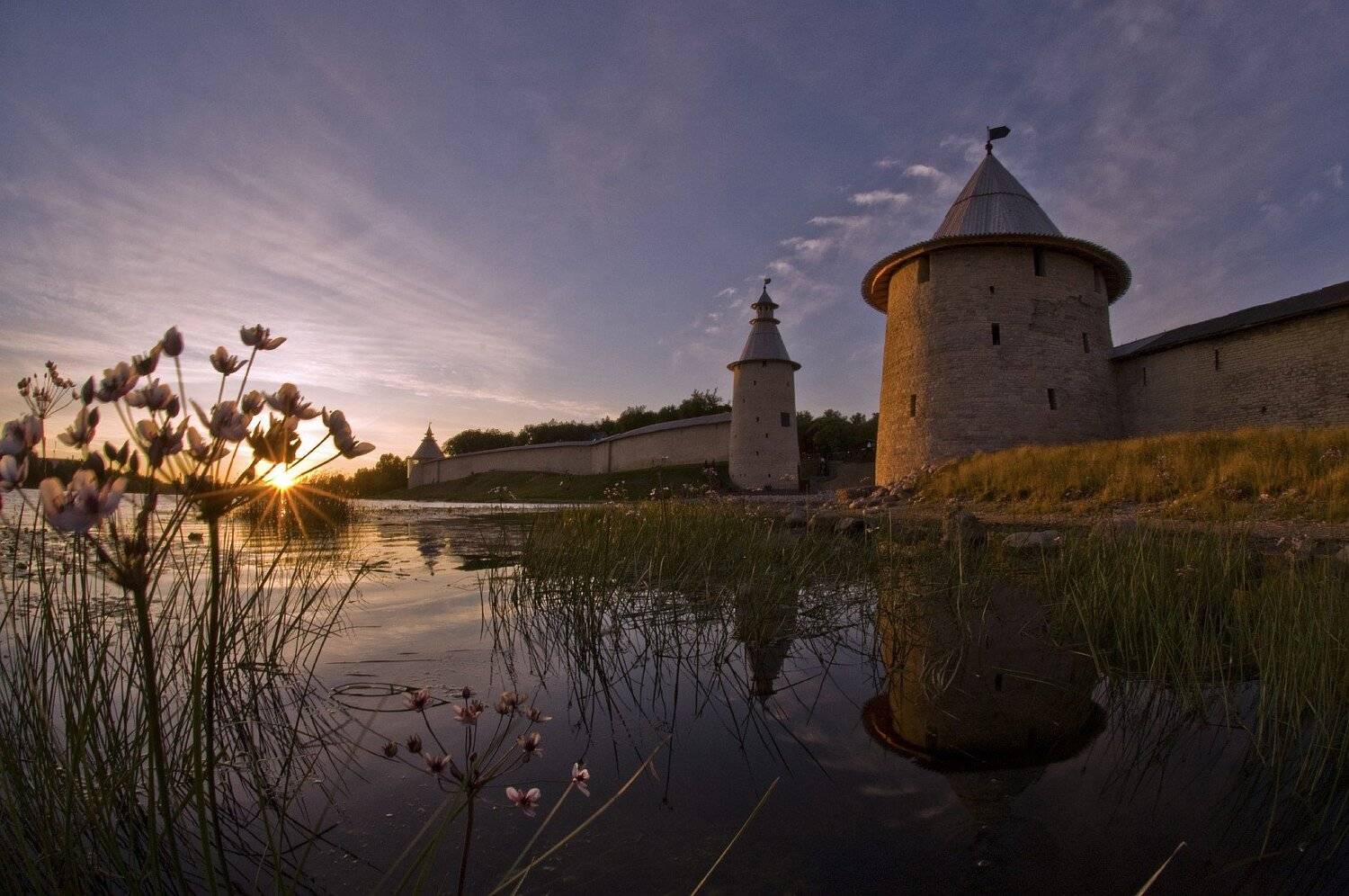 псков, собор, крепостные стены, окольный город, башни, река великая, плоская башня, высокая башня, варлаамовская башня, Юрий Яковлев