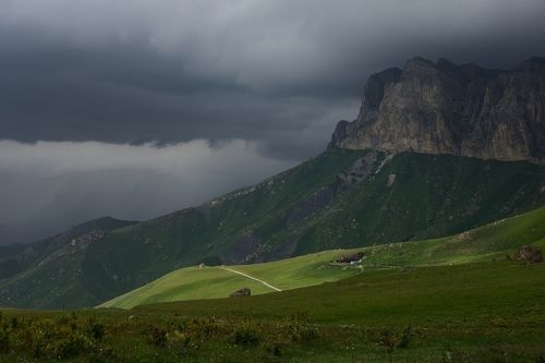 Надвигается