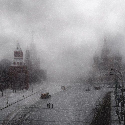 По Москве...