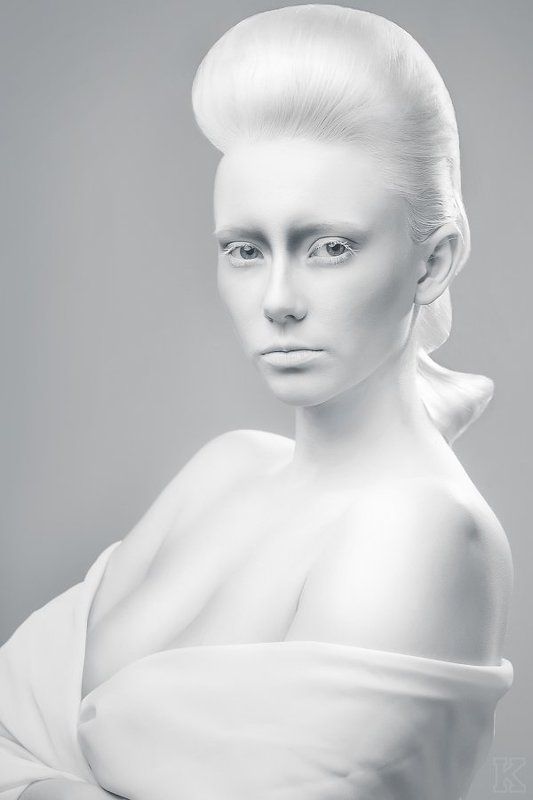 In White. фото превью