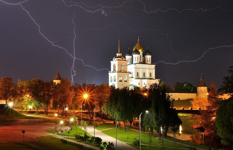 город, гроза, собор, псков белокаменный, пейзаж, архитектура Гроза в городе! фото превью