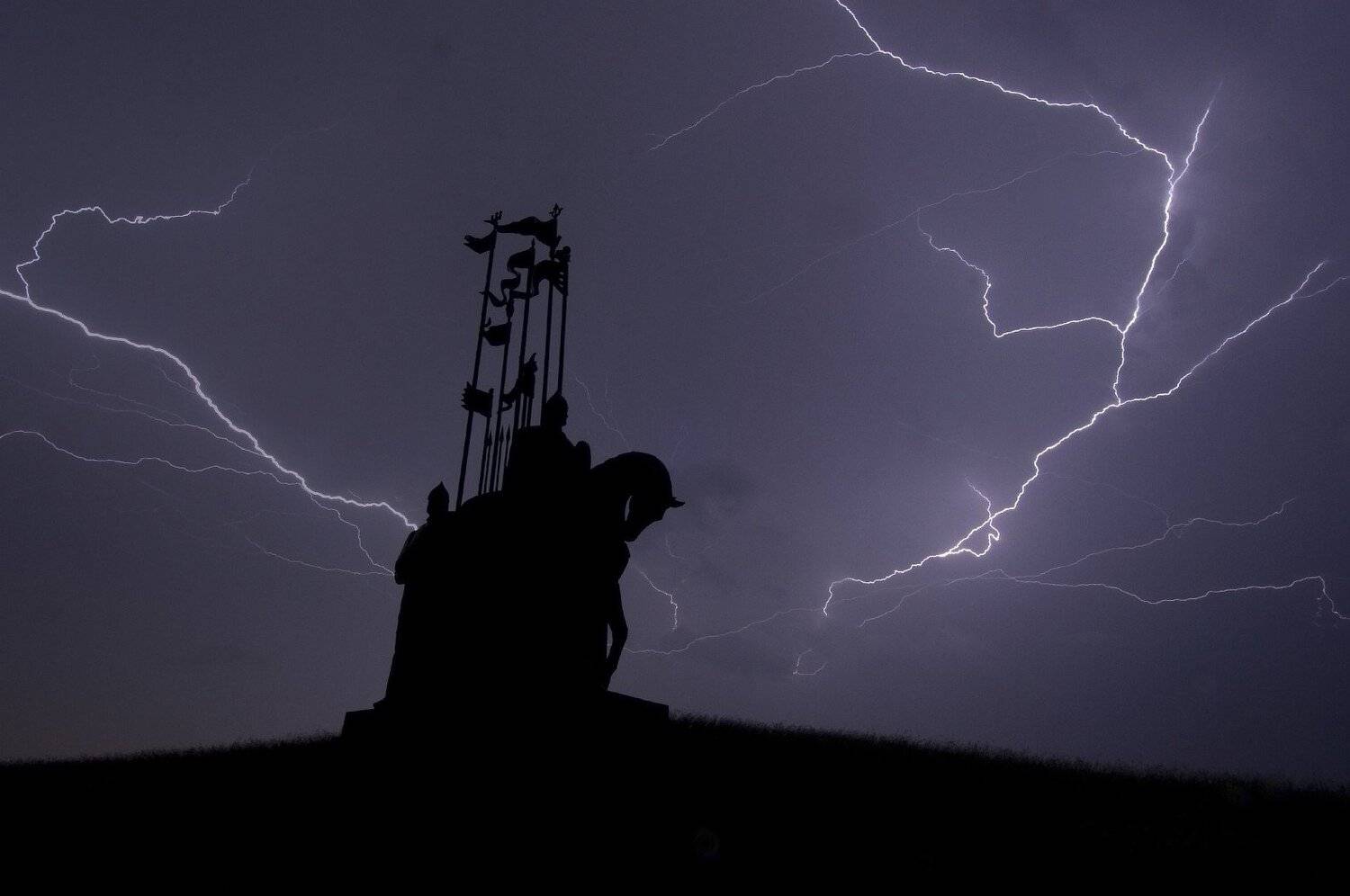 памятник александру невскому,гроза, ночь, пейзаж, молнии, Юрий Яковлев