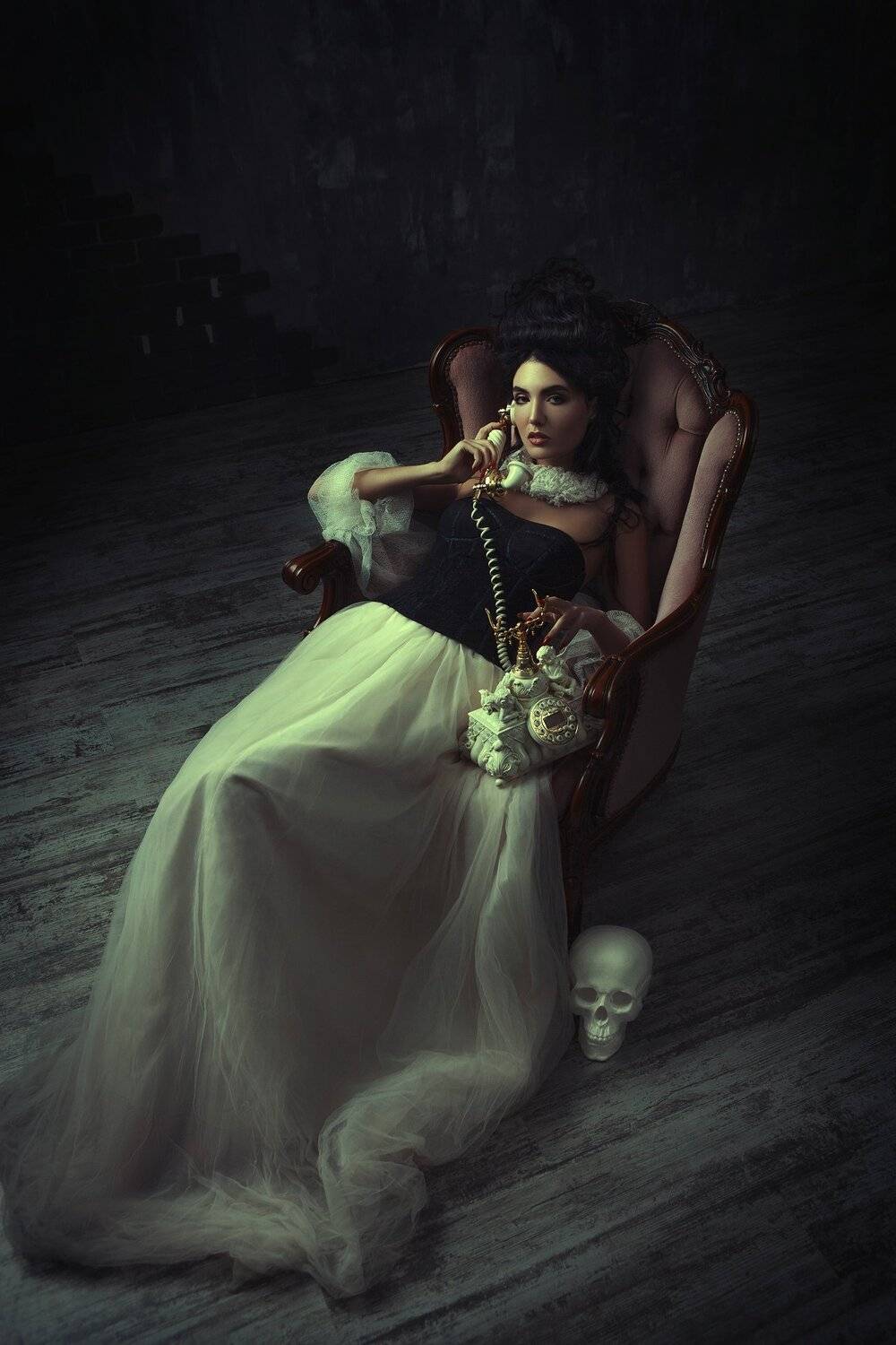 hamlet, skull, lady, fashion, dark, goth, retro, portrait, renaissance, woman, phone,, Катерина Клио