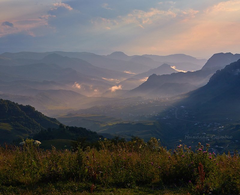кавказ горы закат Закат над горным аулом фото превью