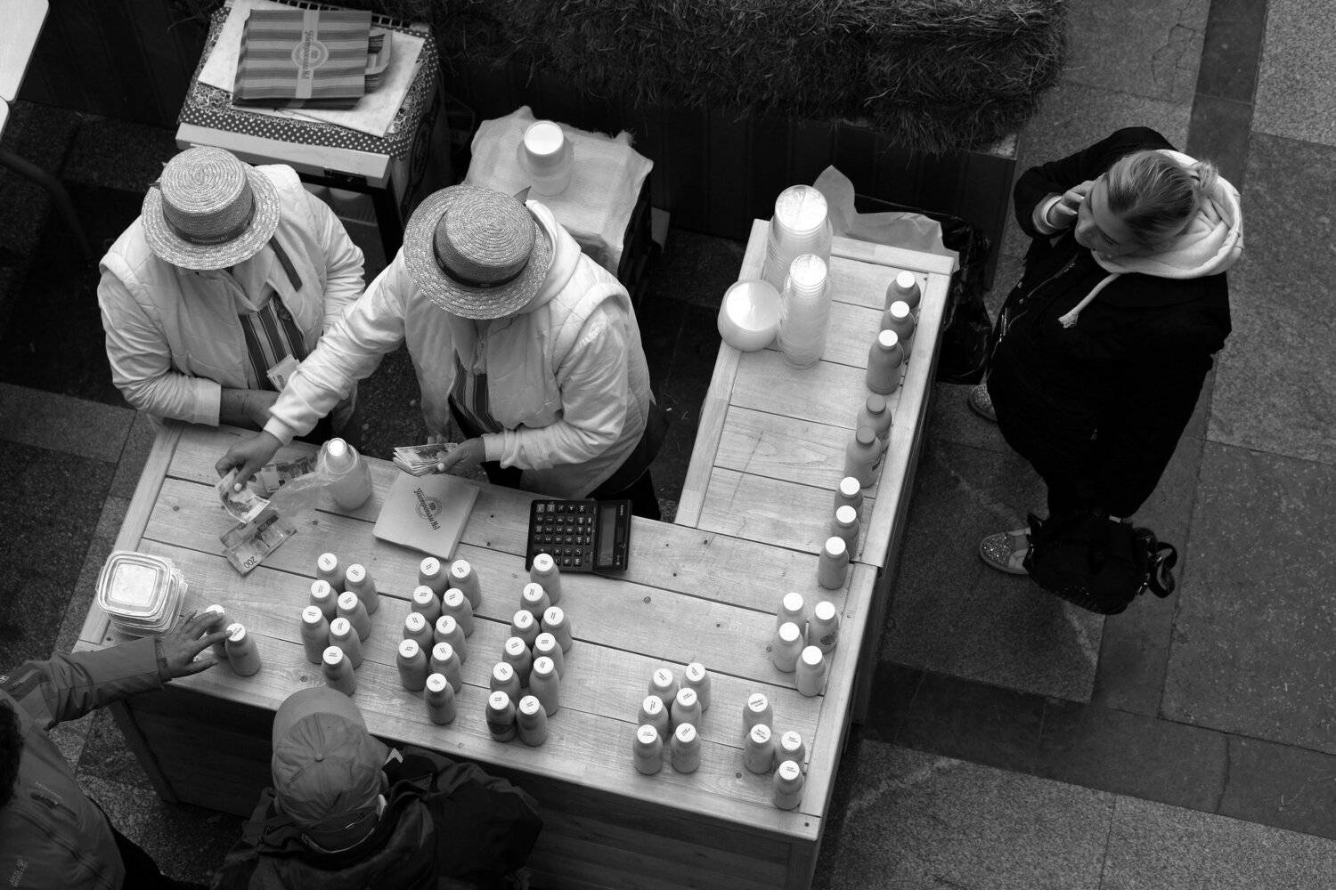 торговля, продавец, деньги, расчет, сдача, покупатель, прилавок, Дмитрий Ткаченко