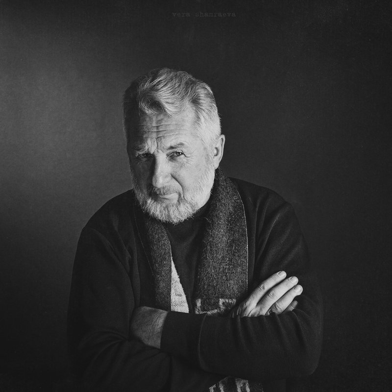 мужской портрет монохром чернобелое постановка  фото превью