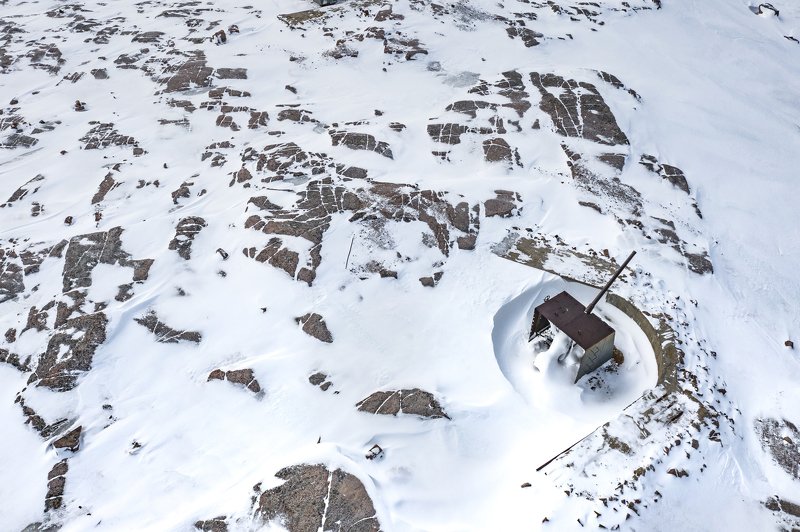 russian; mountains; murmansk region; russian federation; snowy; panorama; panoramic; ship graveyard; coast; scenic; background; blue; ocean; outdoor; sky; natural; view; beauty; beach; frozen; landscape; travel; murmansk; rock; kola peninsula; arctic circ  фото превью