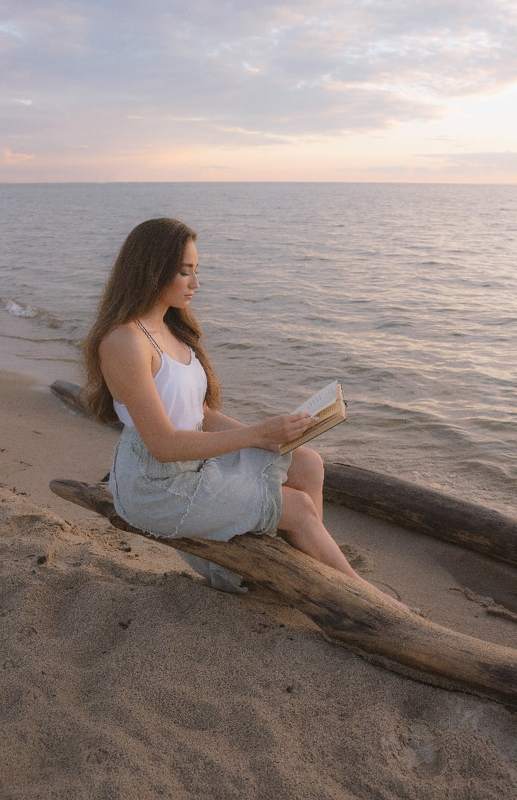 На берегу моря фото превью