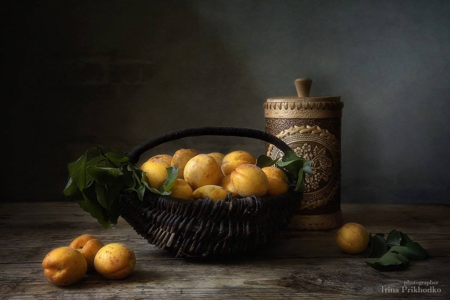 натюрморт, деревенский, ретро, корзинка, абрикосы, Ирина Приходько