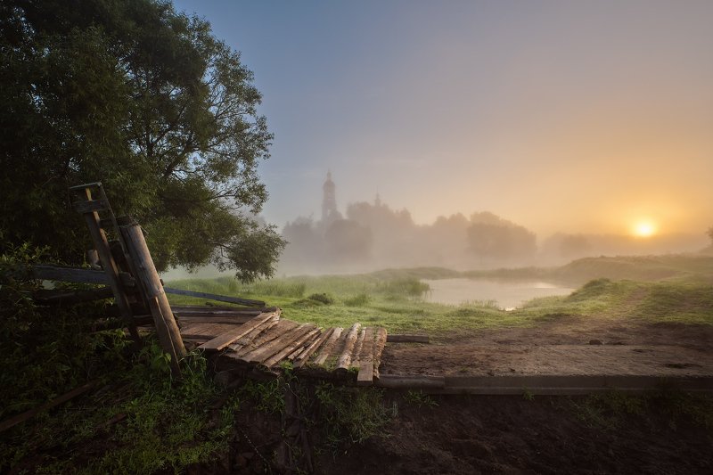 Солнце в тумане фото превью
