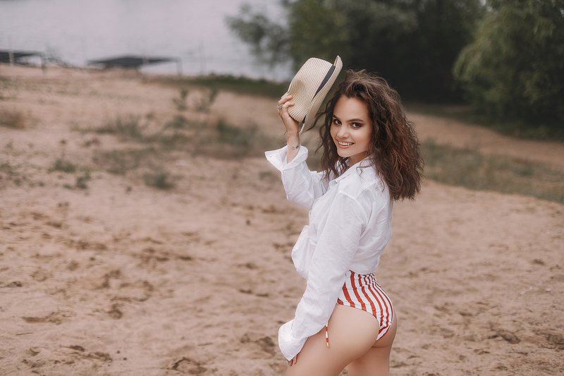 На берегу фото превью