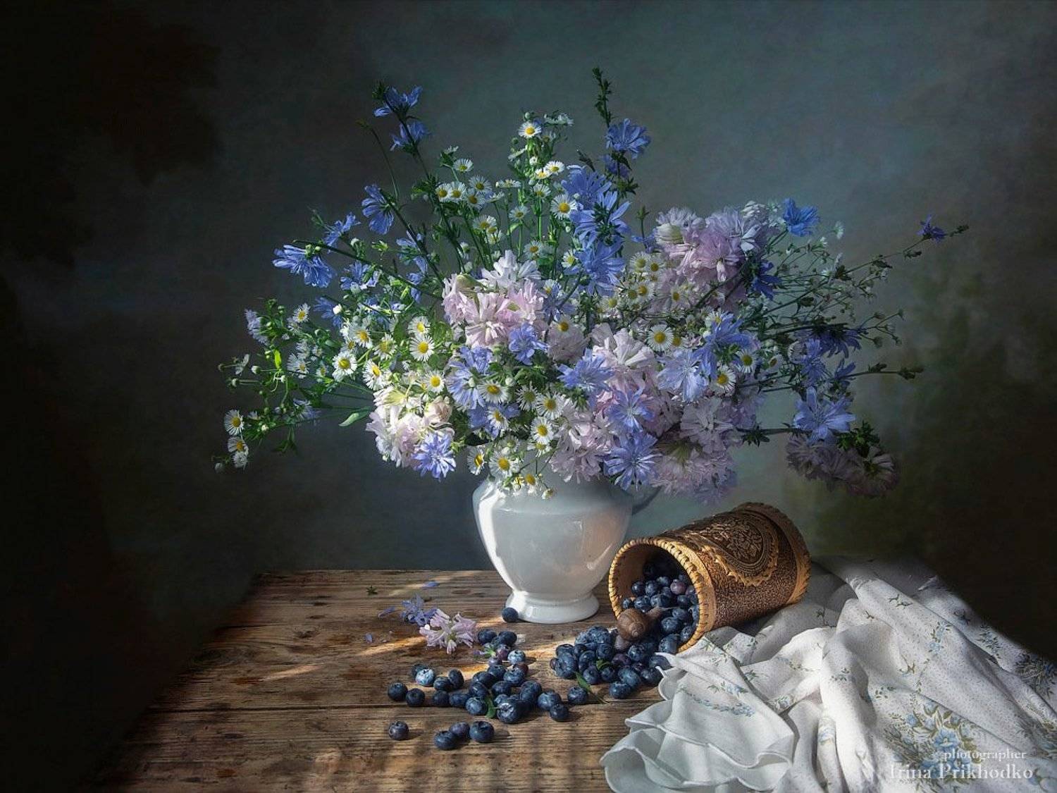 натюрморт, лето, настроение, деревенский стиль, ретро, винтаж, голубика, букет, пллевые цветы, Ирина Приходько