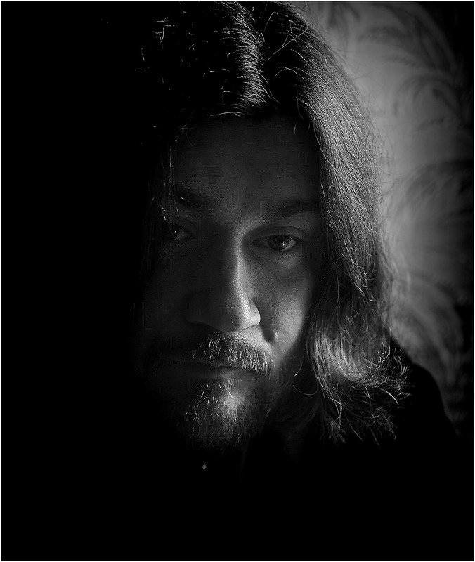 темная тональность Отец Роман фото превью