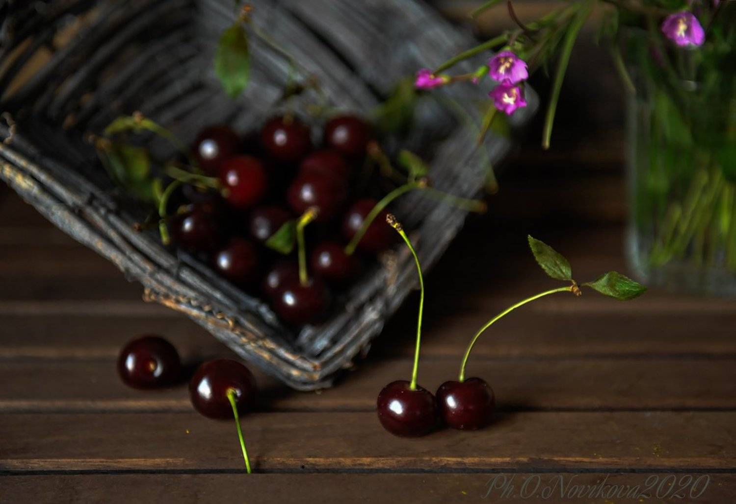 вишни,корзинка,цветочки, Ольга Новикова
