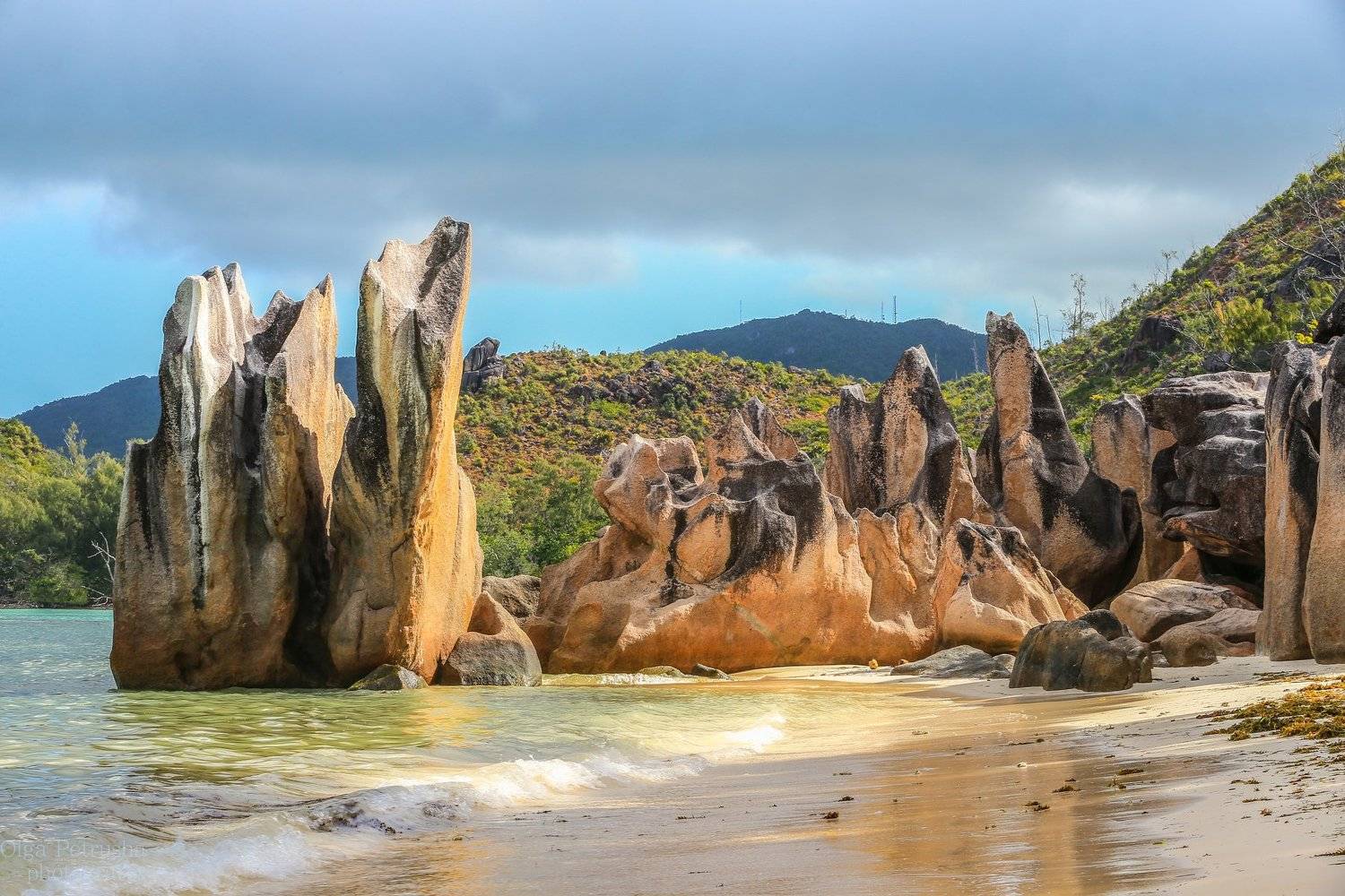 остров, индийский_океан, берег, черепахи, небо, тучи, море, волны, скалы, Ольга Петруша