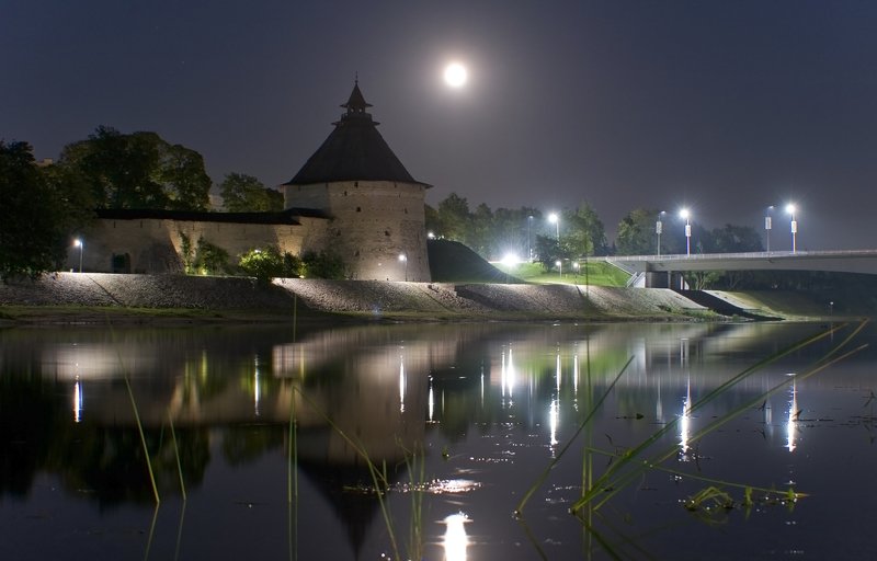 псков, город, луна, ночь, отражение, река, башня, пейзаж Лунная ночь. фото превью