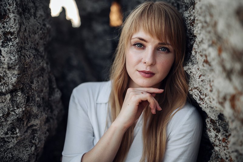 В горной расщелине фото превью