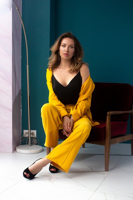 женский портрет, портрет, фотостудия, фотосессия в студии, фэшн Ирина фото превью