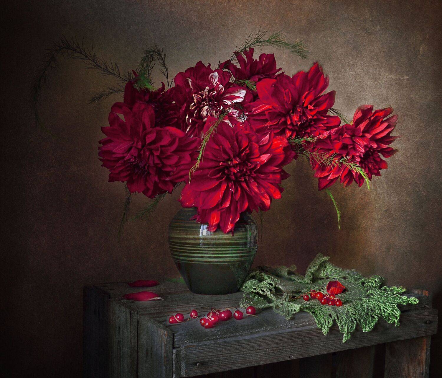 still life,натюрморт, цветы,  георгины,красная смородина, август, лето,фото натюрморт,, Колова Валентина