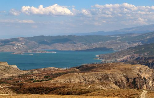 Чиркейское водохранилище..