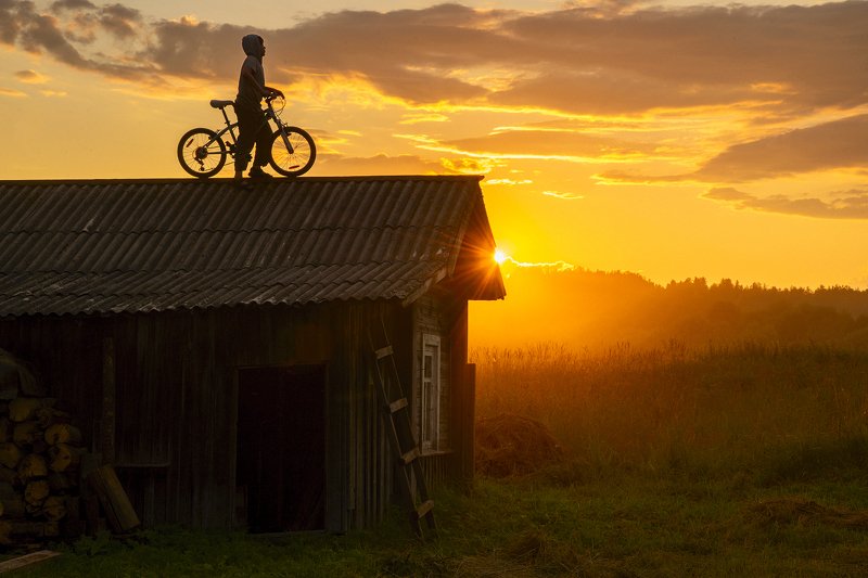 архангельская обасть, белая ночь, русский север, заброшенные деревни, закат, велосипед, летний вечер, туман На закате фото превью