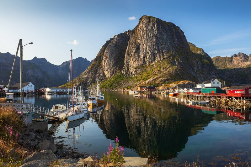 норвегия, лофотены, рейне, озеро, гора, лодки, домики, Лофотены, деревня Рейне. Норвегия. фото превью