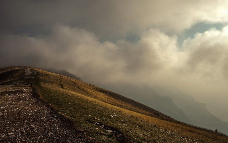 альпы, мальчезине, путешествие, пейзаж, фото, странник, туман Альпы над озером Гарда и странник. фото превью