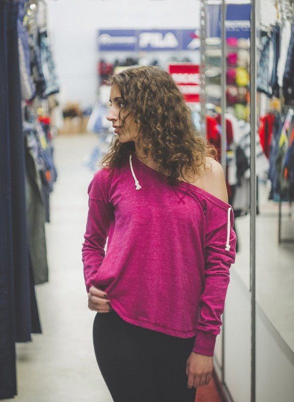 Девушка в спортмастере. фото превью