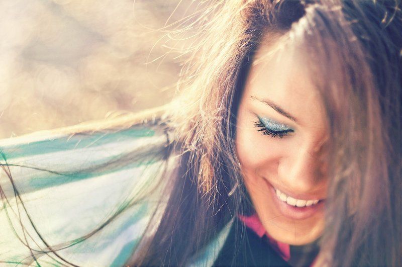 весна, девушка, улыбка, глаза, волосы, портрет, солнце, шарфик, луч, радость, счастье, жизнь, влюбленность, любовь Primavera фото превью