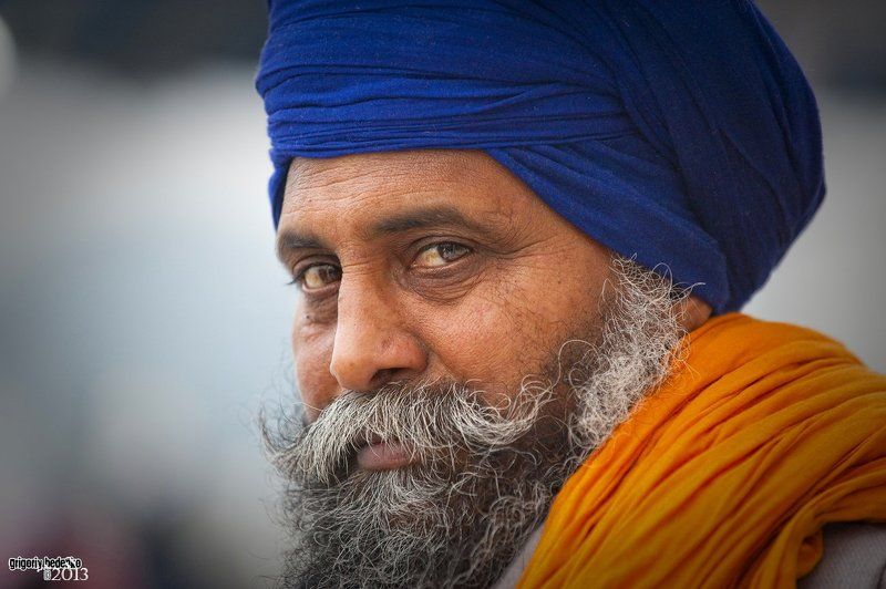 индия, дели, нью-дели, сикх, сикхизм, гурутвара, бангла сахиб, школники, мальчик, мэйн-базар, джамма масджит, мусульмане,  мечеть, население, плотность, оптимизм, уединение, глобализация, факир, кобра, удав, Январь в старом Дели фото превью