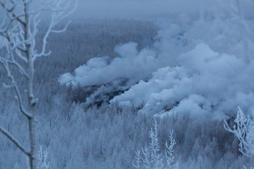 Лава наступает