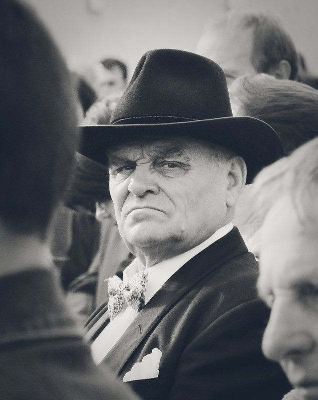 roman shymkovych, роман шимкович, жанр, люди, жанровий портрет, people Погляд у натовпі фото превью