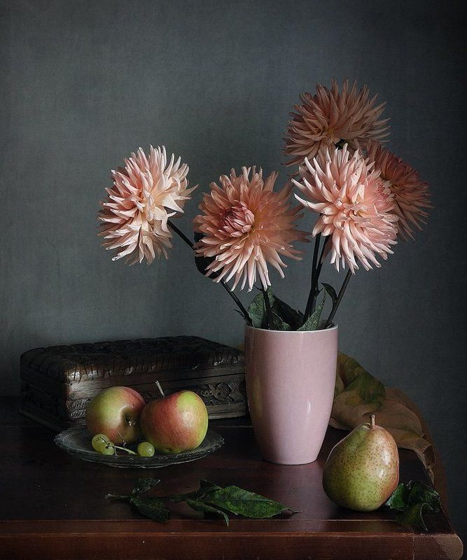 С георгинами фото превью